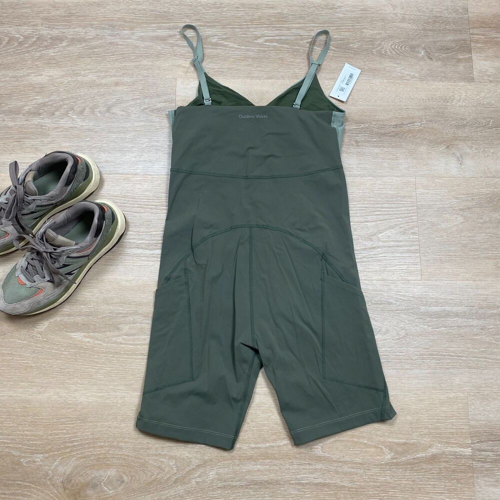 NWT Outdoor Voices Zoom 8” Bodysuit Women's L Color Sandstone/ Tea Tree - Picture 2 of 6